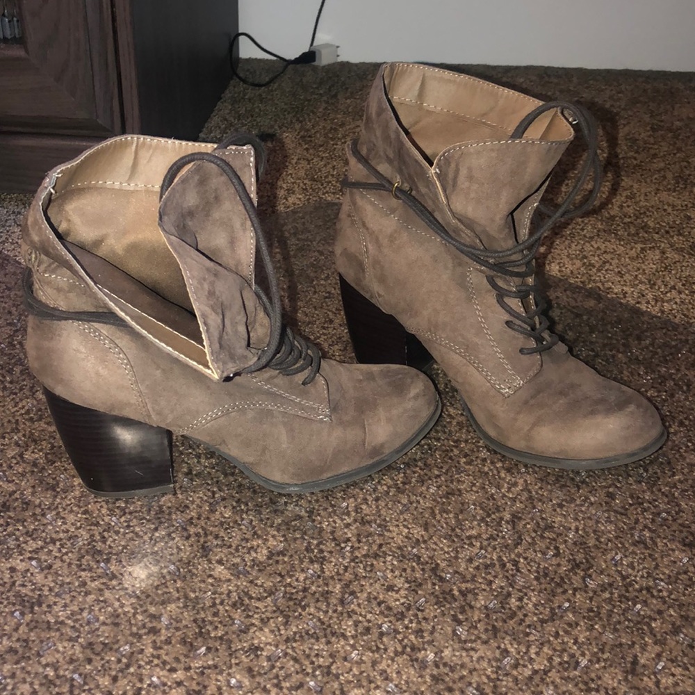 Women’s brown boot